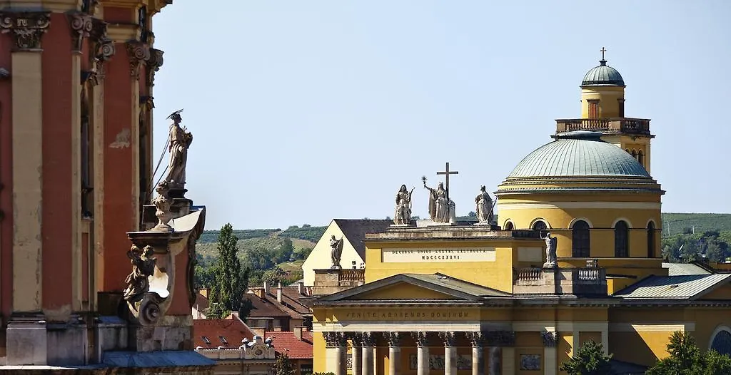 Holiday Home & Apartment Eger