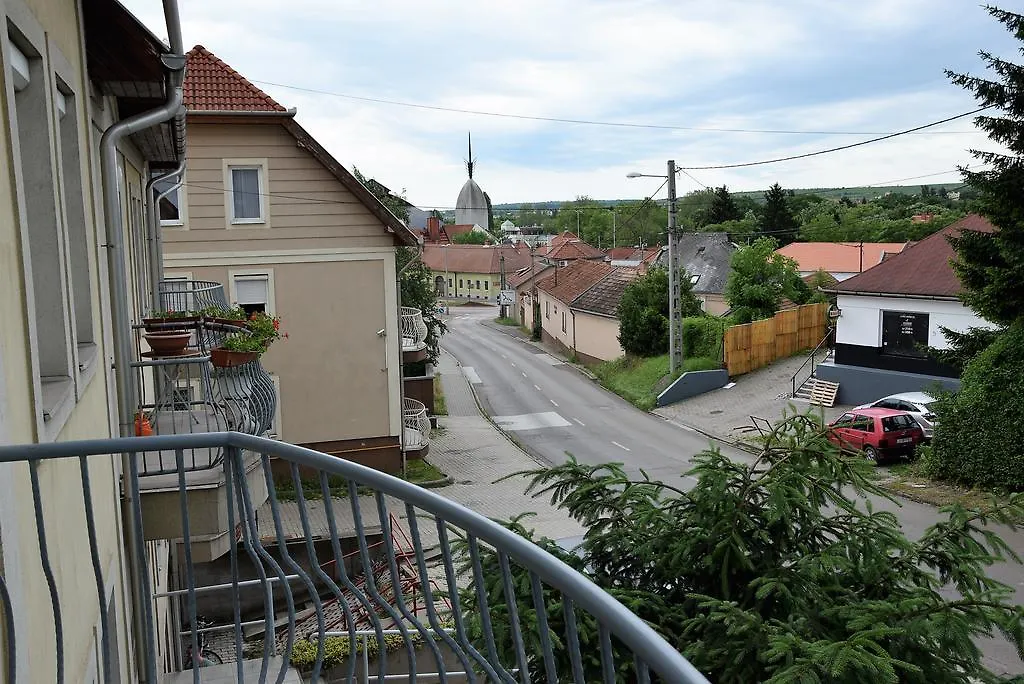 Holiday Home & Apartment Eger
