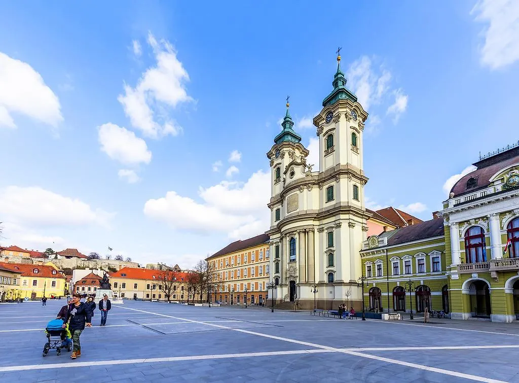 Holiday Home & Apartment Eger